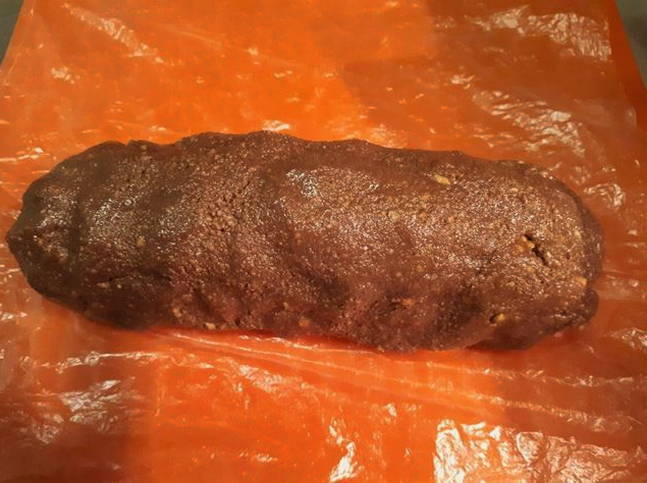 Шоколадная колбаса из печенья со сгущенкой Шоколадная колбаса из печенья со сгущенкой