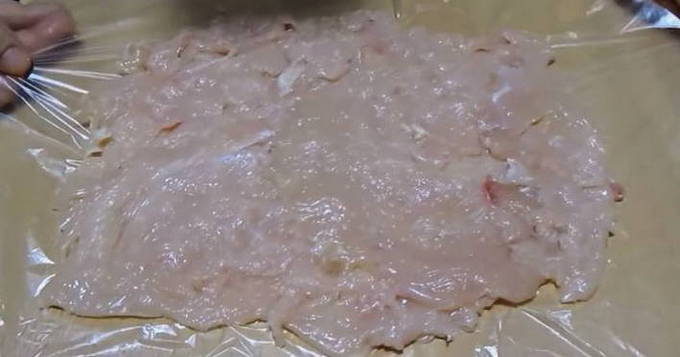 Куриный рулет в фольге в духовке Куриный рулет в фольге в духовке