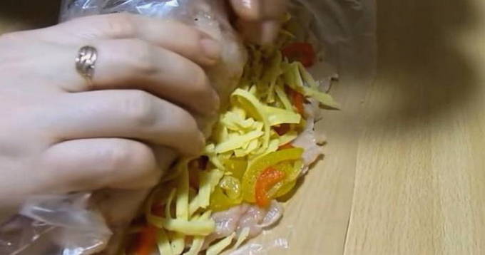 Куриный рулет в фольге в духовке Куриный рулет в фольге в духовке