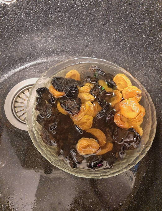 Витаминная смесь из сухофруктов с орехами и медом Витаминная смесь из сухофруктов с орехами и медом