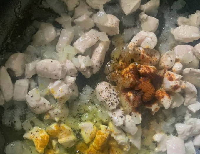 Тушеная картошка с куриной грудкой Тушеная картошка с куриной грудкой