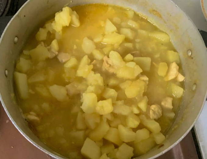 Тушеная картошка с куриной грудкой Тушеная картошка с куриной грудкой