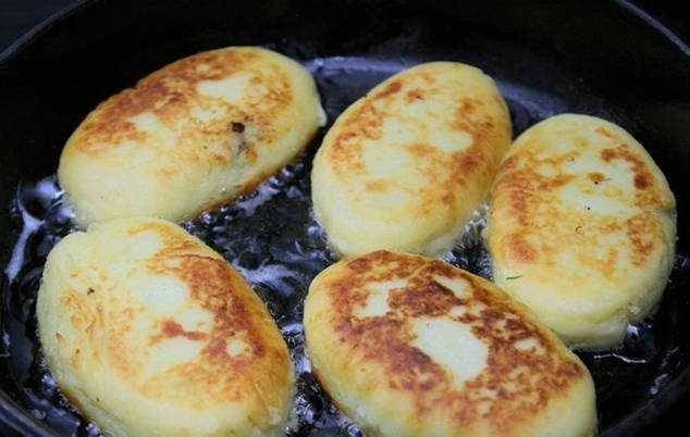 Жареные пирожки с грибами Жареные пирожки с грибами
