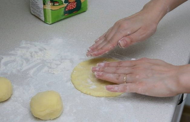Жареные пирожки с грибами Жареные пирожки с грибами