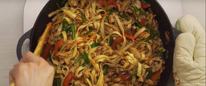 Удон с говядиной и овощами Удон с говядиной и овощами