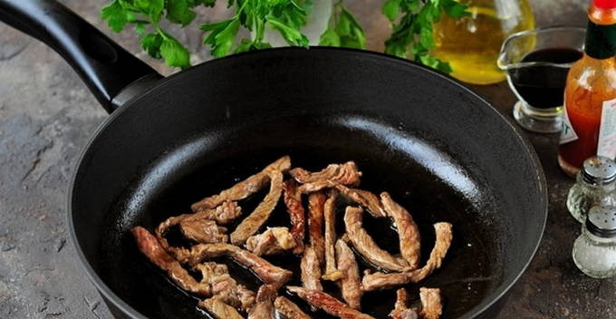 Удон с говядиной и овощами Удон с говядиной и овощами