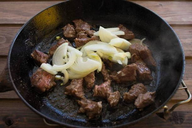 Удон с говядиной и овощами Удон с говядиной и овощами