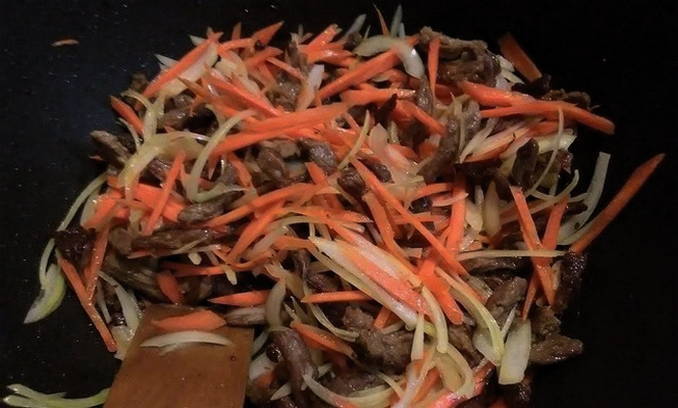 Удон с говядиной и овощами Удон с говядиной и овощами