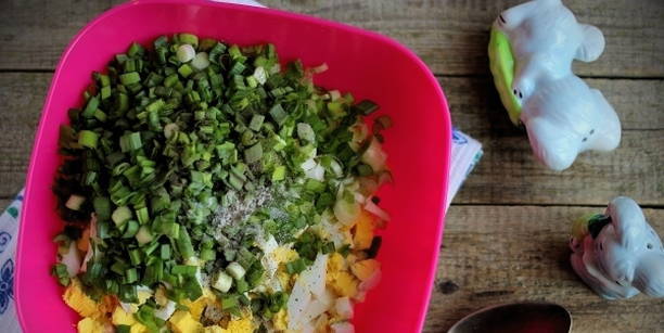 Начинка для пирожков с луком и яйцом