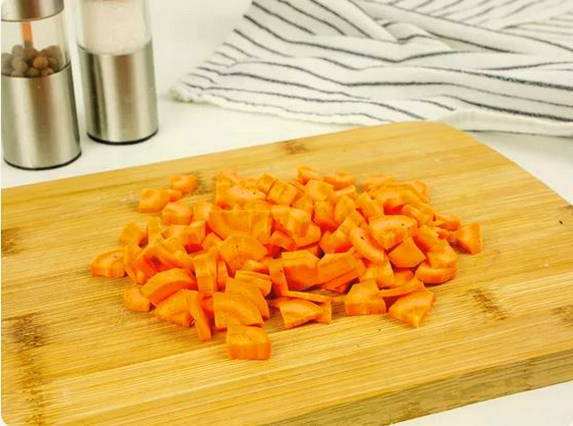 Тушеная картошка с сосисками Тушеная картошка с сосисками