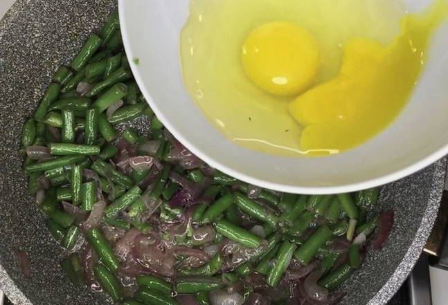 Стручковая фасоль с яйцом Стручковая фасоль с яйцом