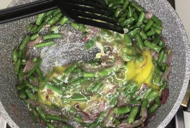 Стручковая фасоль с яйцом Стручковая фасоль с яйцом