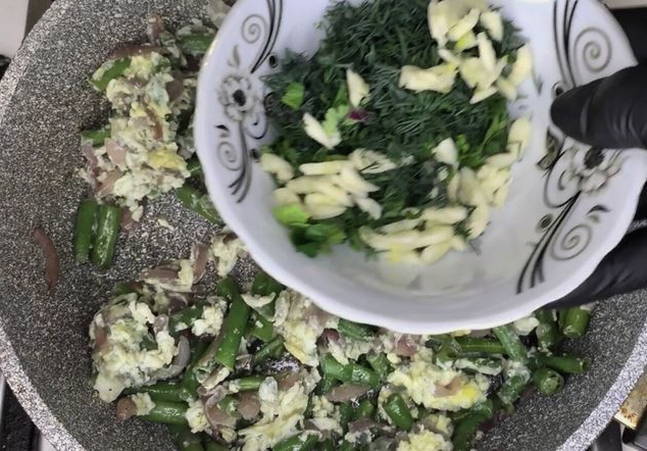 Стручковая фасоль с яйцом Стручковая фасоль с яйцом