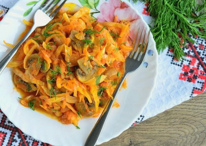 Тушеная капуста с шампиньонами