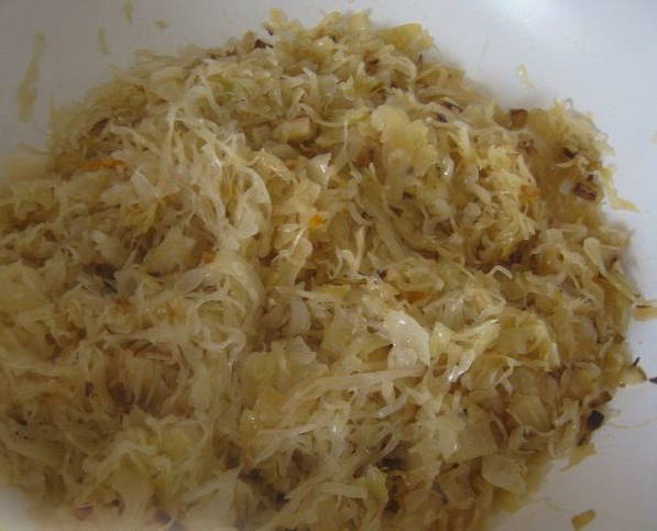 Тушеная квашеная капуста на сковороде классическая Тушеная квашеная капуста на сковороде классическая