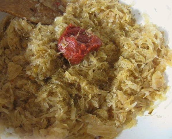 Тушеная квашеная капуста на сковороде классическая Тушеная квашеная капуста на сковороде классическая