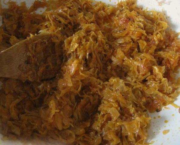 Тушеная квашеная капуста на сковороде классическая Тушеная квашеная капуста на сковороде классическая