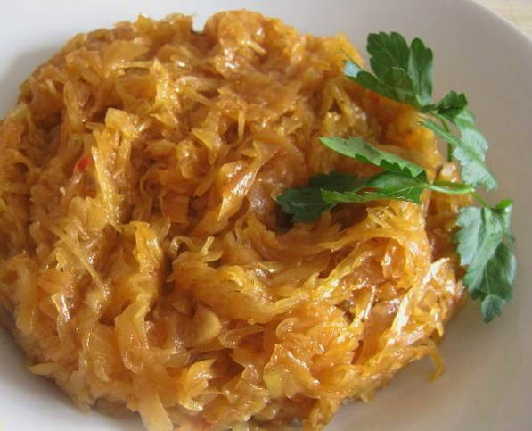 Тушеная квашеная капуста на сковороде классическая Тушеная квашеная капуста на сковороде классическая