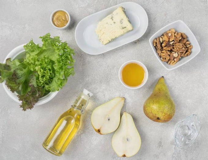 Салат с горгонзолой и грушей Салат с горгонзолой и грушей