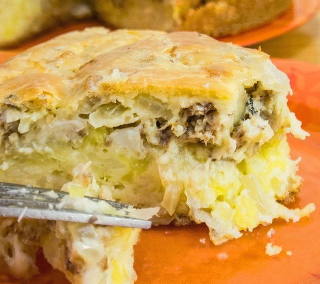 Пирог с сайрой и картошкой Пирог с сайрой и картошкой