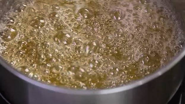 Леденцы из сахара на палочке Леденцы из сахара на палочке