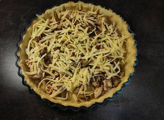 Киш с курицей и грибами и сыром Киш с курицей и грибами и сыром