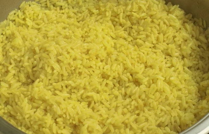 Рассыпчатый рис басмати в кастрюле
