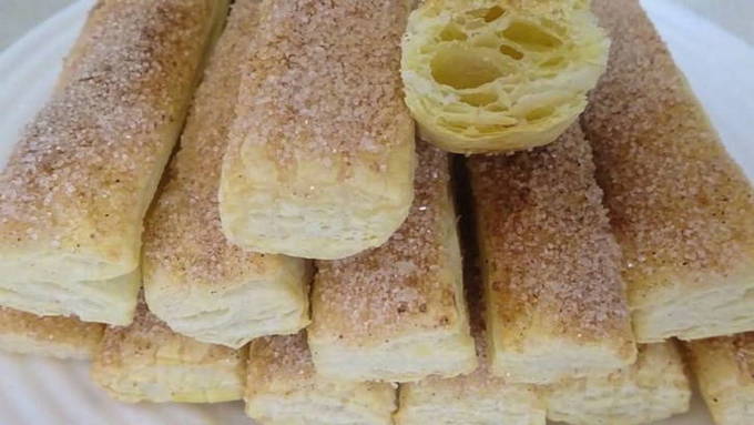 Печенье из слоеного теста с сахаром