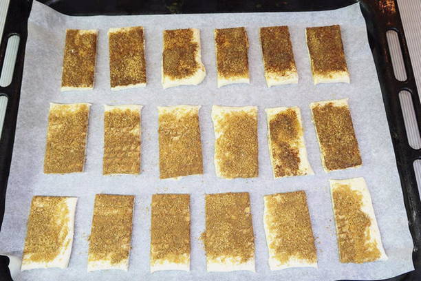 Печенье из слоеного теста с сахаром