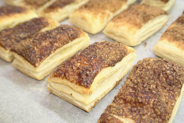 Печенье из слоеного теста с сахаром