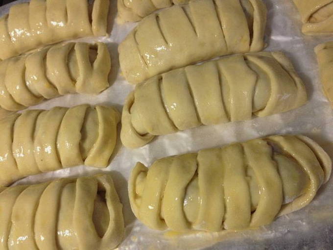 Булочки с вишней