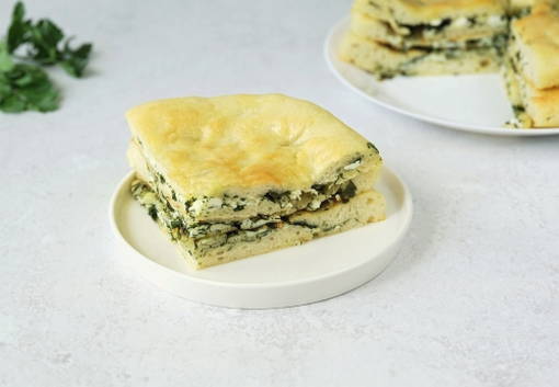 Осетинский пирог с зеленью и сыром