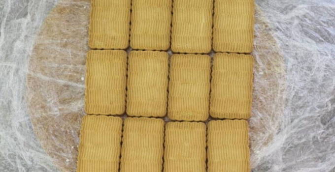 Торт «Домик» из печенья и творога Торт «Домик» из печенья и творога