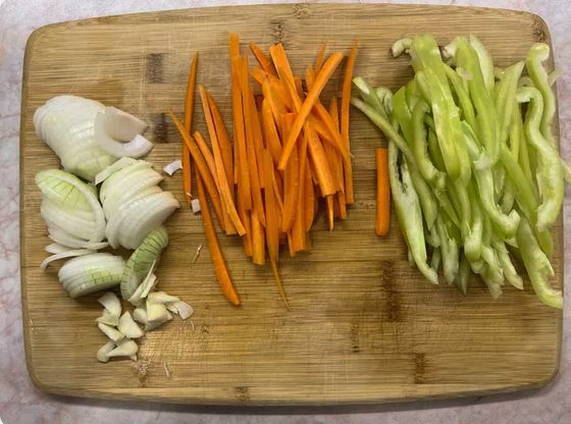 Вок с курицей и рисом Вок с курицей и рисом