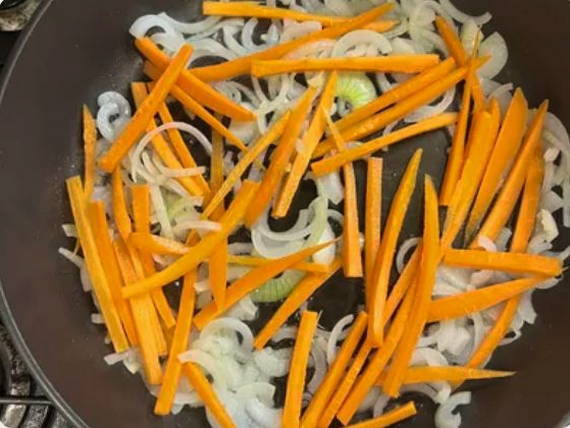 Вок с курицей и рисом Вок с курицей и рисом