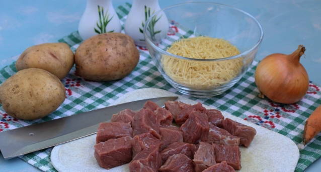 Суп с мясом, вермишелью и картошкой Суп с мясом, вермишелью и картошкой