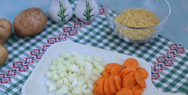 Суп с мясом, вермишелью и картошкой Суп с мясом, вермишелью и картошкой