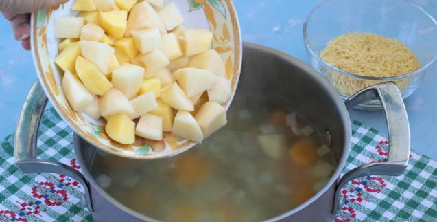 Суп с мясом, вермишелью и картошкой Суп с мясом, вермишелью и картошкой