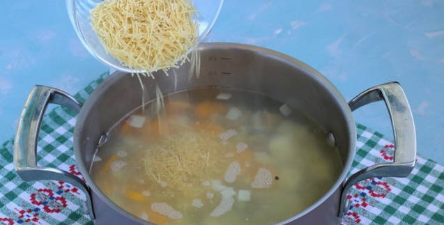 Суп с мясом, вермишелью и картошкой Суп с мясом, вермишелью и картошкой