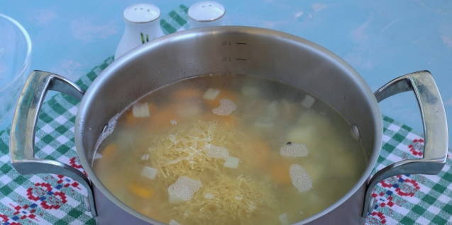 Суп с мясом, вермишелью и картошкой Суп с мясом, вермишелью и картошкой
