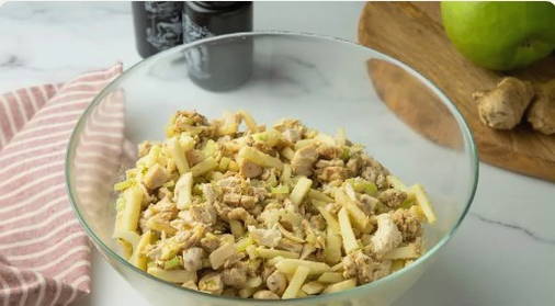 Салат из сельдерея и куриной грудки