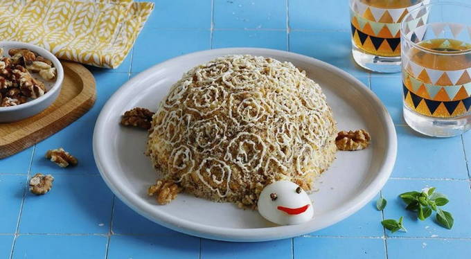 Салат «Черепашка» с курицей, грецкими орехами и яблоками