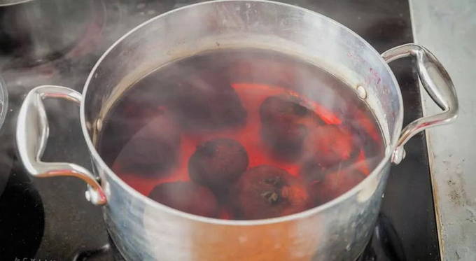 Салат из вареной свеклы с черносливом