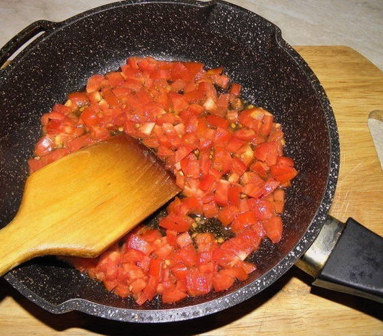 Спагетти с сыром и помидорами