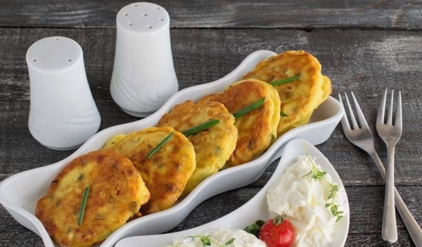 Ленивые пирожки с яйцом и зеленым луком