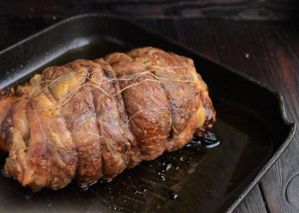 Мясной рулет из свинины в духовке