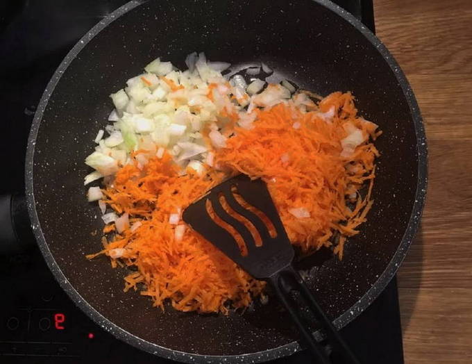 Рисовый суп на курином бульоне Рисовый суп на курином бульоне