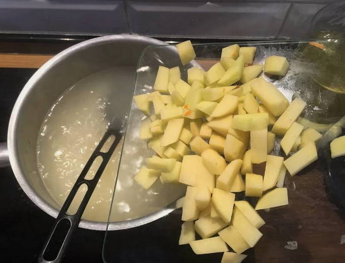 Рисовый суп на курином бульоне Рисовый суп на курином бульоне