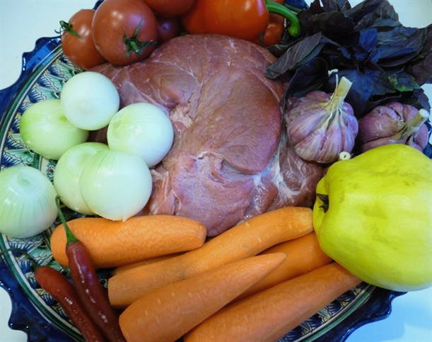 Тушеное мясо с овощами в казане Тушеное мясо с овощами в казане