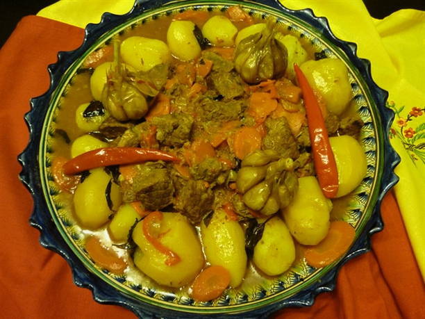 Тушеное мясо с овощами в казане Тушеное мясо с овощами в казане